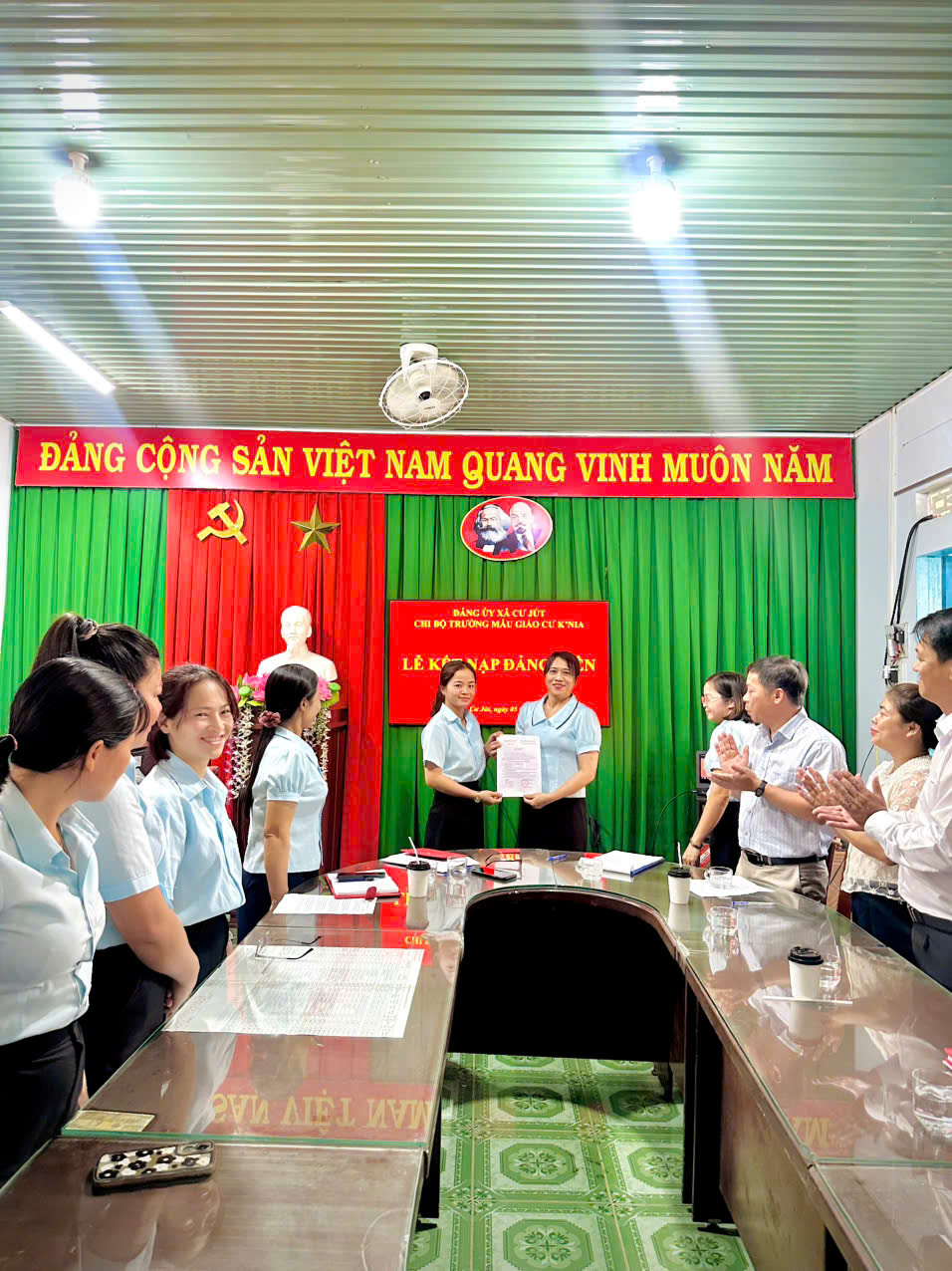 gen-h-z7591425381889_5f9abb78f82421175fc6c4e71c0b2a2b